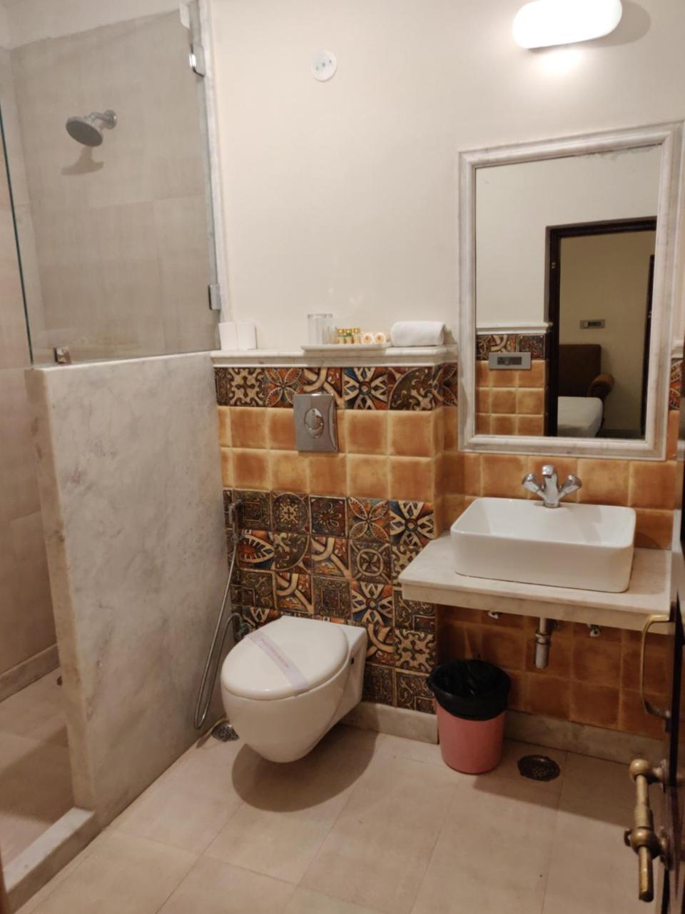 Deluxe Double or Twin Room: Enjoy Happy Hours with 2+1 offer, 20% off on Food & Beverage services ,Free Pick up on Arrival only from Train or Bus station (8am-8pm),805617651:JPEG